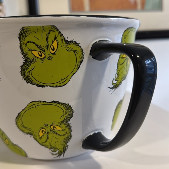 Dr Seuss How the Grinch Stole Christmas Ceramic Mixing Bowl with Handle - Picture 4 of 5